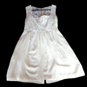 (83)   Kimchi Blue, White/ cream formal dress knee length, sleeveless,